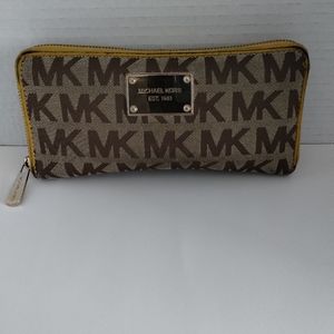 Pre-owned Michael Kors Monogram Zip Around Wallet
